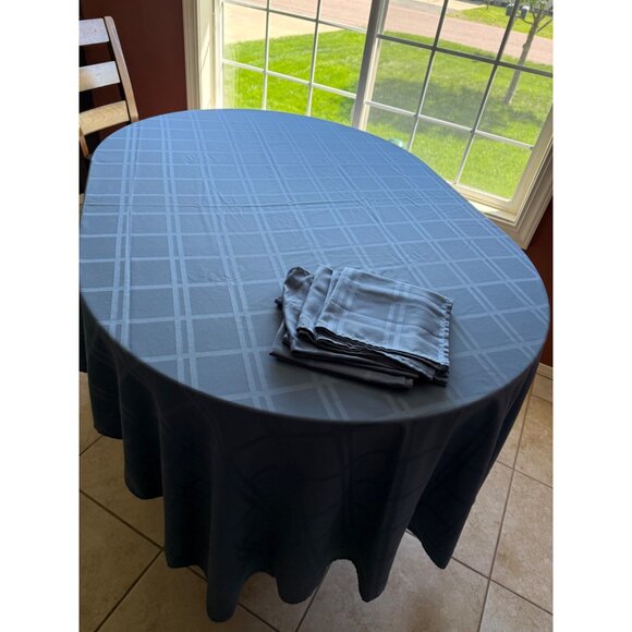 Blue Rectangle Tablecloth and 8 Cloth Napkins 98x60 Approx - Picture 2 of 6
